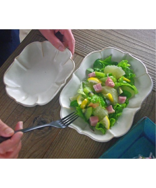 食器 「益子焼」 蓮の花をイメージして作られたモダンな浅鉢。ロータス(中) | MILLION CARATS | 02