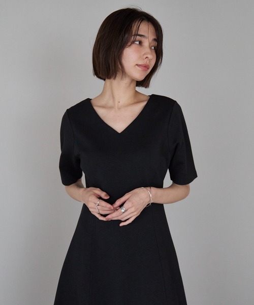 ポンチフレアワンピース STRETA ワンピース 「骨格ストレートさん向け」Vネックポンチ