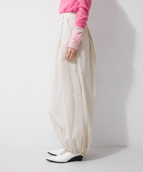 【美品】アダムエロペ　パラシュートスラックス　オフホワイト　バルーンパンツ ADAM ET ROPE'（アダムエロペ）の「【環境配慮】パラシュート
