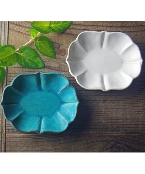 食器 「益子焼」 蓮の花をイメージして作られたモダンな浅鉢。ロータス(小) | MILLION CARATS | 03