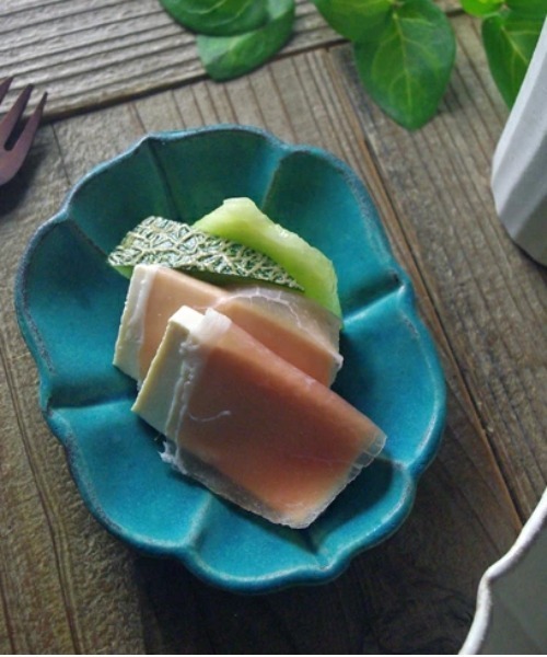 食器 「益子焼」 蓮の花をイメージして作られたモダンな浅鉢。ロータス(小) | MILLION CARATS | 08