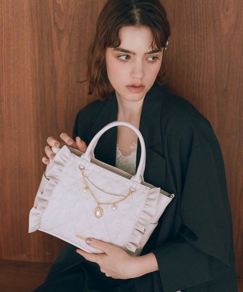 Maison de FLEUR トートバッグ チャーム付きリボンキルティング