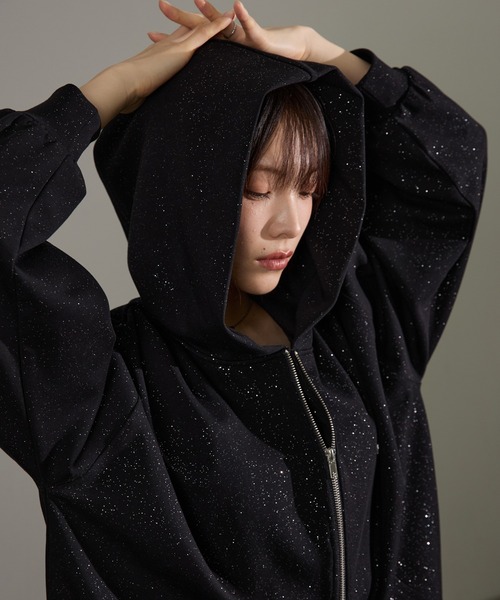 ラメ入り黒フード付きパーカー apres jour mignon（アプレジュールミニョン） パーカー ラメポンチ