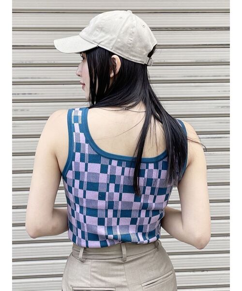 美品 ANNA MOLINARI タンクトップ 刺繍 ノースリーブ ロゴ刺繍アメリカンスリーブカップ付きタンクトップ: 下着
