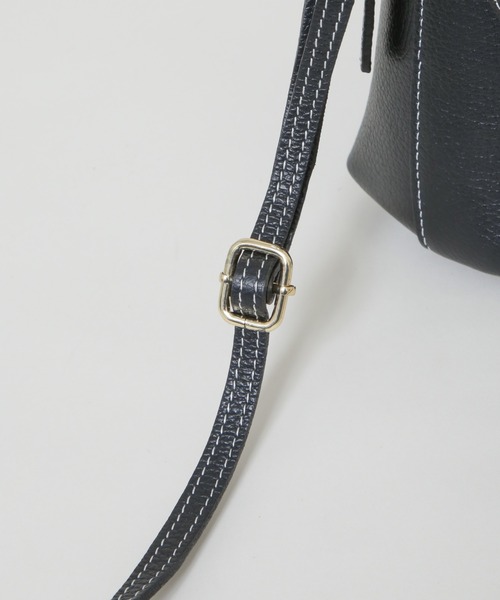 ショルダーバッグ バッグ AULENTTI/レザーステッチショルダーバッグ レディースの画像