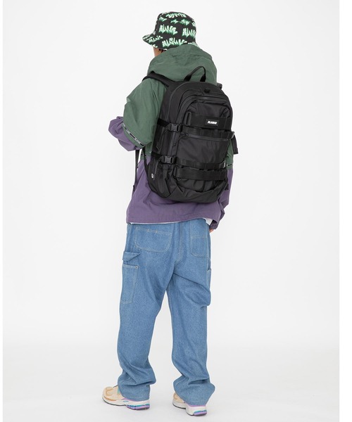 デイバック リュック XLARGE×NEW ERA SKATEBOARD URBAN PACK メンズ レディースの画像