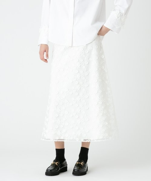 【LOULOU WILLOUGHBY】オーガン刺繍スカート ￥39,600 21241011060_7a765abbd10a990294