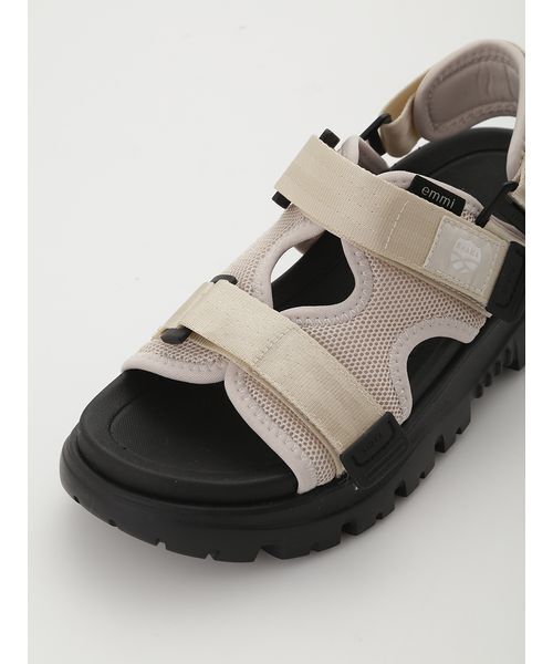 【未使用】emmi ブラック ecoフラットストラップサンダル 美品】emmi ecoフラット ストラップ サンダル - メルカリ