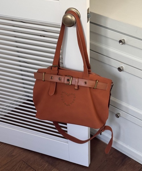 トートバッグ heart × belt suede shoulder bag / ハートベルト