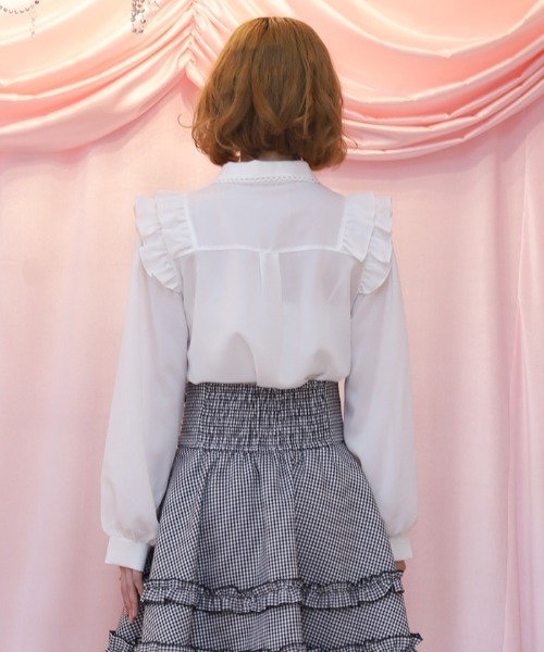 axes femme POETIQUE ブラウス シャツ ブローチ付きヨークフリル