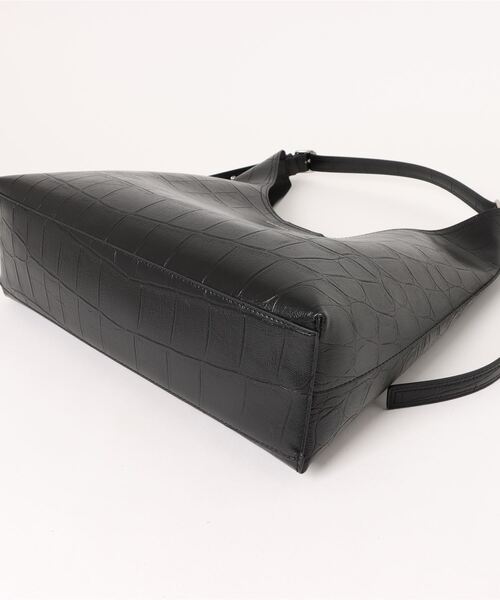 ★CHARLES&KEITH★Liv Embossed Shoulder Bag/送料込 Noir Liv Grommet Hobo Bag - CHARLES & KEITH TH