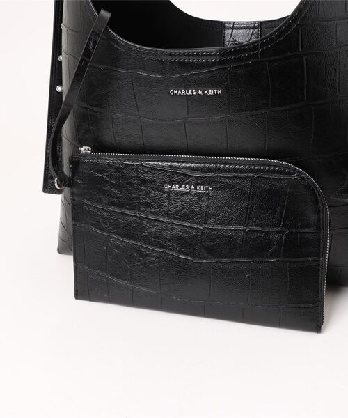 ★CHARLES&KEITH★Liv Embossed Shoulder Bag/送料込 CHARLES ＆ KEITH ショルダーバッグ バッグ Liv リブ クロック
