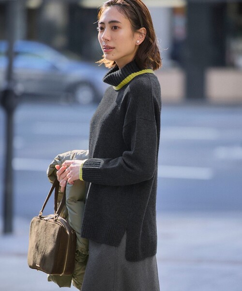 プラダ　ウールカシミア　 三角ロゴ タートルネック長袖ニットセーター　ブルゾン Prada タートルネック セーター | ブラック | FARFETCH JP