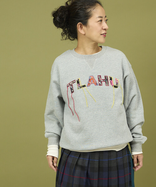 Freada（フリーダ） トレーナー スウェット ワッペンビジューロゴ
