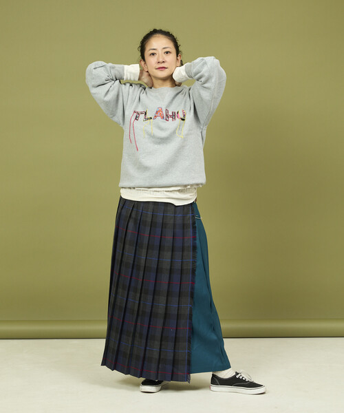 Freada（フリーダ） トレーナー スウェット ワッペンビジューロゴ