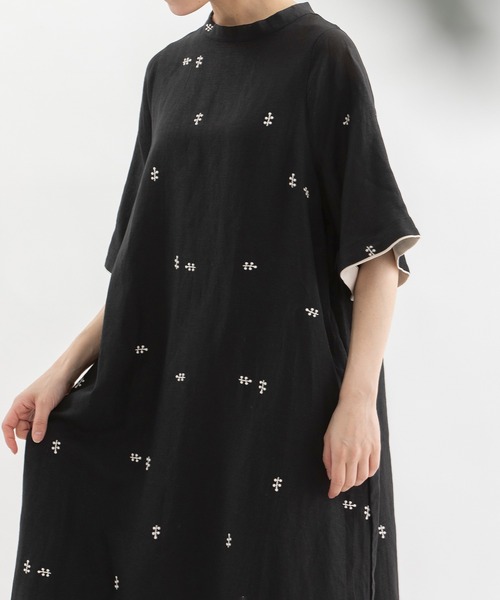 ワンピース リネンレーヨン刺繍フレアースリーブワンピースの画像