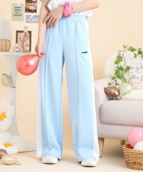 NERDY スウェット上下　水色　アイボリー NERDY スウェットパンツ ジャージ ソッフルワイドスウェットパンツ