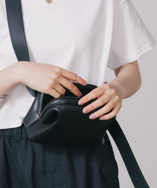 美品 osoi 黒色のショルダーバッグ OSOI」 ショルダーバッグ ONE SIZE ブラック レディース : ZOZOTOWN