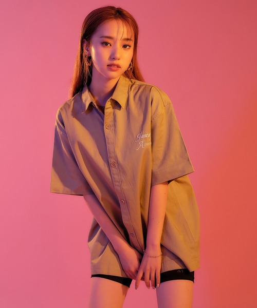 「atmos pink」 半袖シャツ S カーキ メンズ_画像2