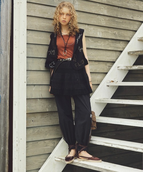 美品ROSE BUDローズバッドツイードベストジレブラックFREE ROSE BUD（ローズバッド） ベスト ジレ BEADS EMBROIDERY VEST