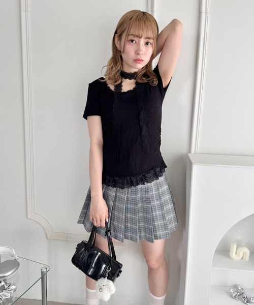 Loueme tシャツ 半袖 レースチョーカー付き裾フリルトップス