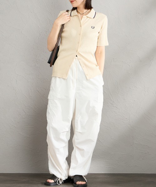 Fred Perry ホワイト 半袖ポロシャツ　リブ編み　レディース Fred Perry ホワイト ポロシャツ 半袖 レディース - メルカリ