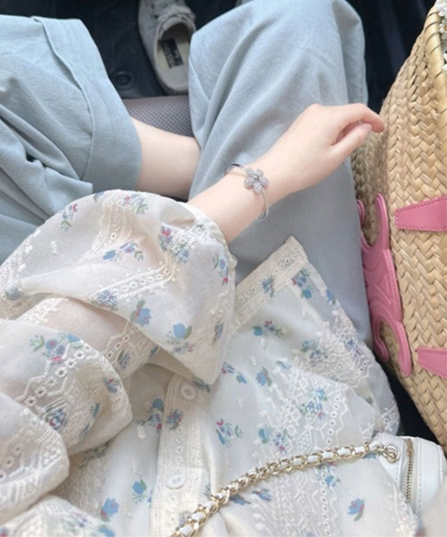 ブラウス シャツ ラウンドネック花柄刺繍ブラウス レディース