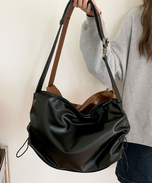 TODAYFUL　ギャザーショルダーバッグ　A4サイズ収納可　ブラック TODAYFUL トゥデイフル Gather Shoulder Bag ギャザーショルダー