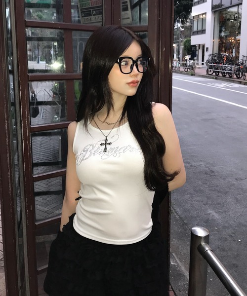 lilful タンクトップ ノースリーブ 筆記体ラインストーンロゴ