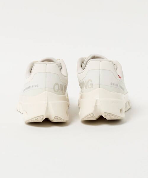 【美品】 on クラウドサーファー マックス 24.5 スニーカー ホワイト ウィメンズ Cloudsurfer Max | ホワイト | On 日本