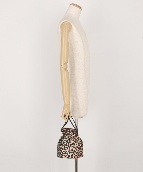 GANNIレオパード巾着バッグ GANNI（ガニー） 巾着バッグ Pouch Printed Nylon B3010069 レディース