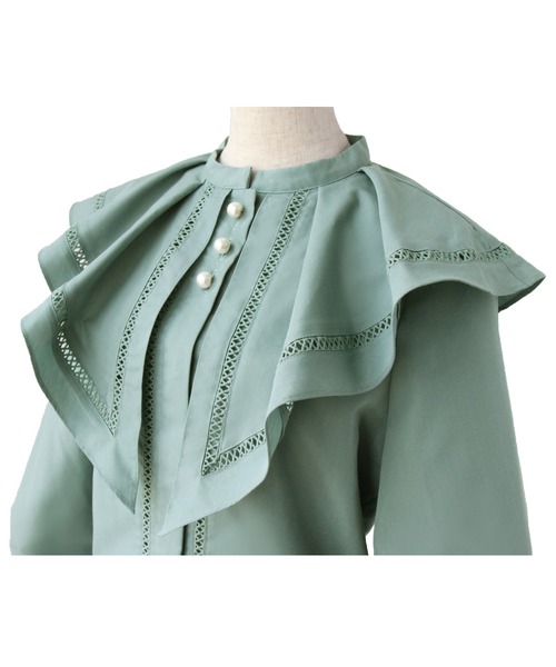 RUIRUE BOUTIQUE - RUIRUE BOUTIQUE ハシゴレースケープカラー＆パールボタン ブラウス 洗える ｜ ハシゴレースケープカラー＆パールボタンロマンチック