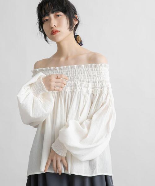 KBF（ケービーエフ） ブラウス シャツ 2WAYシャーリングブラウス