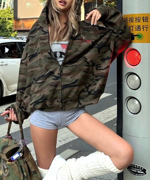 SHEENA（シーナ） パーカー バックナンバリングロゴカモフラ柄ジップ