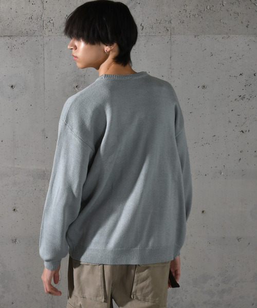 MARK & LONA グレー Vネックセーター　ディズニー MARK & LONA、ディズニーとの秋冬最新ニットコレクション「MONTHLY OF