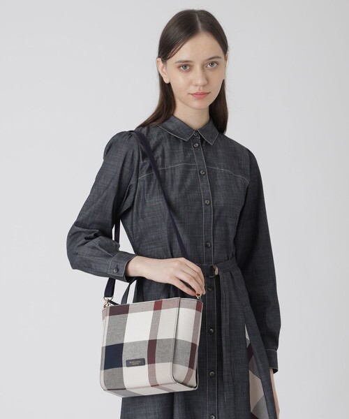 BLUE LABEL CRESTBRIDGE（ブルーレーベルクレストブリッジ