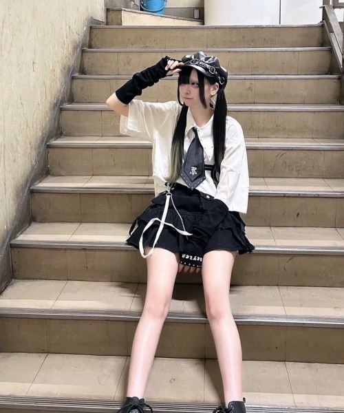 トラバストーキョー 白黒シャツ ネクタイ付き TRAVAS TOKYO/トラバス トーキョー』ネクタイ付き半袖シャツ
