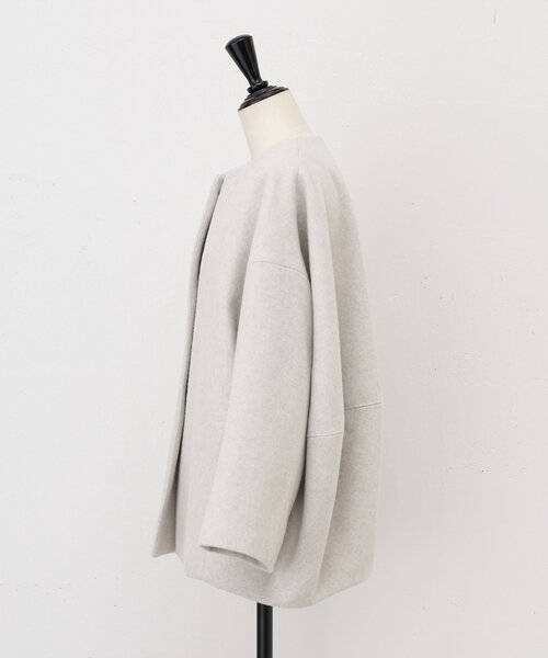 Beardsley ノーカラー　コート　 オフホワイト BEARDSLEY ノーカラーコート コート 後ろぷっくりウールショート
