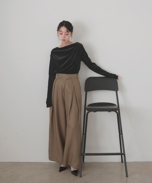 未使用に近い　ノーアイディー　青系 ベロア ドレープアシンメトリー長袖カットソー 未使用に近い ノーアイディー 青系 ベロア ドレープ