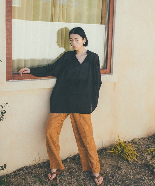 Audrey and John Wad スタンドカラータックブラウス タグ付き Audrey and John Wad スタンドカラータックブラウス タグ付き