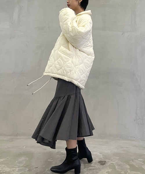 ホワイト キルティング ダウンジャケット Mサイズ ウエストマークキルティングファイバーダウンジャケット