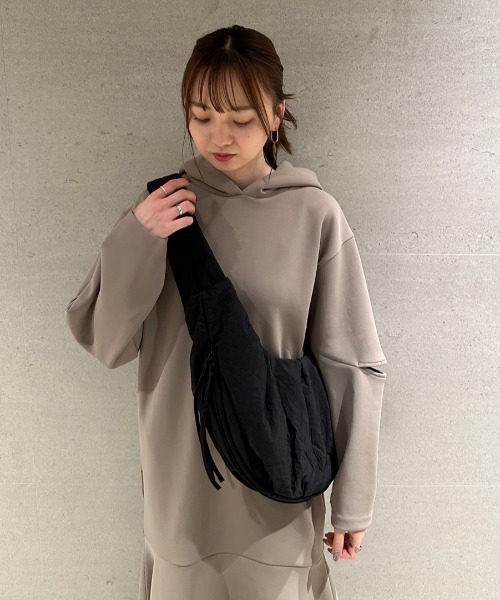 「emmi」 長袖ワンピース 1 ライトベージュ レディースの画像