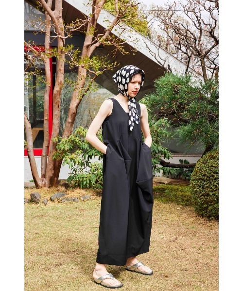 OMMO（オーエムエムオー） ワンピース IRREGULAR PATTERN V NECK OP
