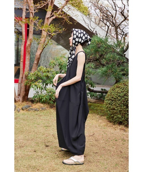 OMMO（オーエムエムオー） ワンピース IRREGULAR PATTERN V NECK OP