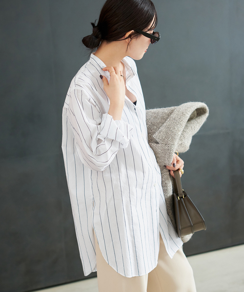 Plage プラージュ シャツ ホワイト 白 サイズ:FREE | RIAM 25春夏 シャドウストライプ シャツ / ブラウス | 長袖 Vネック 襟付き シアー コットン | 日本製 | トップス【レディース】【中古】【美品】【K4589】 plage（プラージュ） ブラウス シャツ R'IAM ストライプシャツ