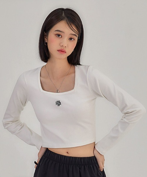 tシャツ A'GEM/9 × .kom「muah muah/ムーアムーア」SQUARE NECK CROP