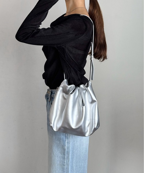 『新品』本革ブラックハンドバッグ ❣️ショルダー付き❣️シルバー金具 シュリンクレザー パール チェーン ショルダー バッグ / スマホ