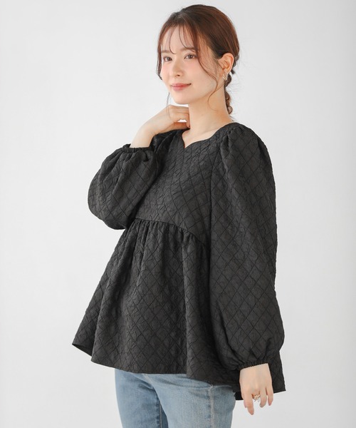 Fit more ハートネックダイヤジャガードペプラムトップス