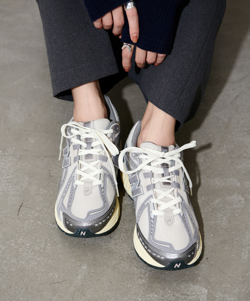 「New Balance」 ローカットスニーカー 24.5cm チャコールグレー レディース