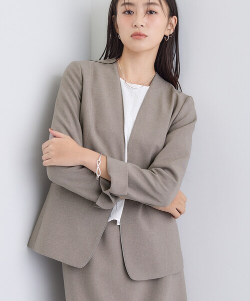 新品タグ付　インディヴィ　ビジネススーツ　セットアップ　ノーカラー　1B グレー 新品タグ付 インディヴィ ビジネススーツ セットアップ ノーカラー 1B